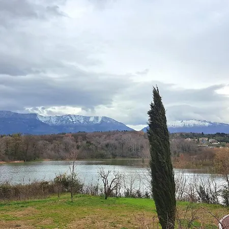 아파트 Lake Apartment