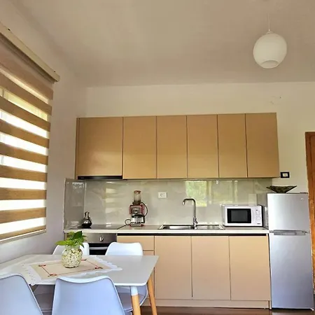 Lake Apartment 아파트 티라나
