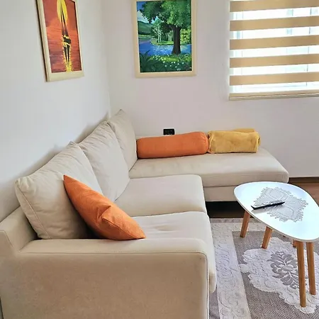 Lake Apartment 티라나