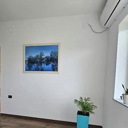 Lake Apartment 아파트 티라나